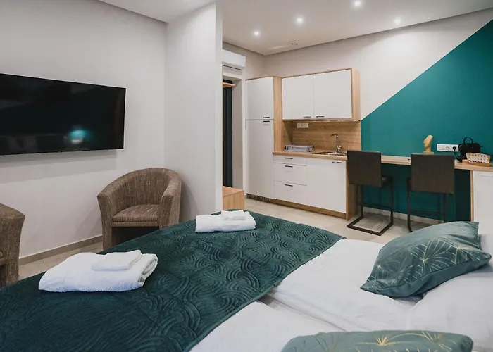 Szent Miklos Apartman -Keco-